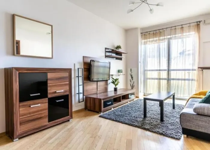 Central Warsaw Apartment - Great Location - One Bedroom Apartment - Platinum Towers