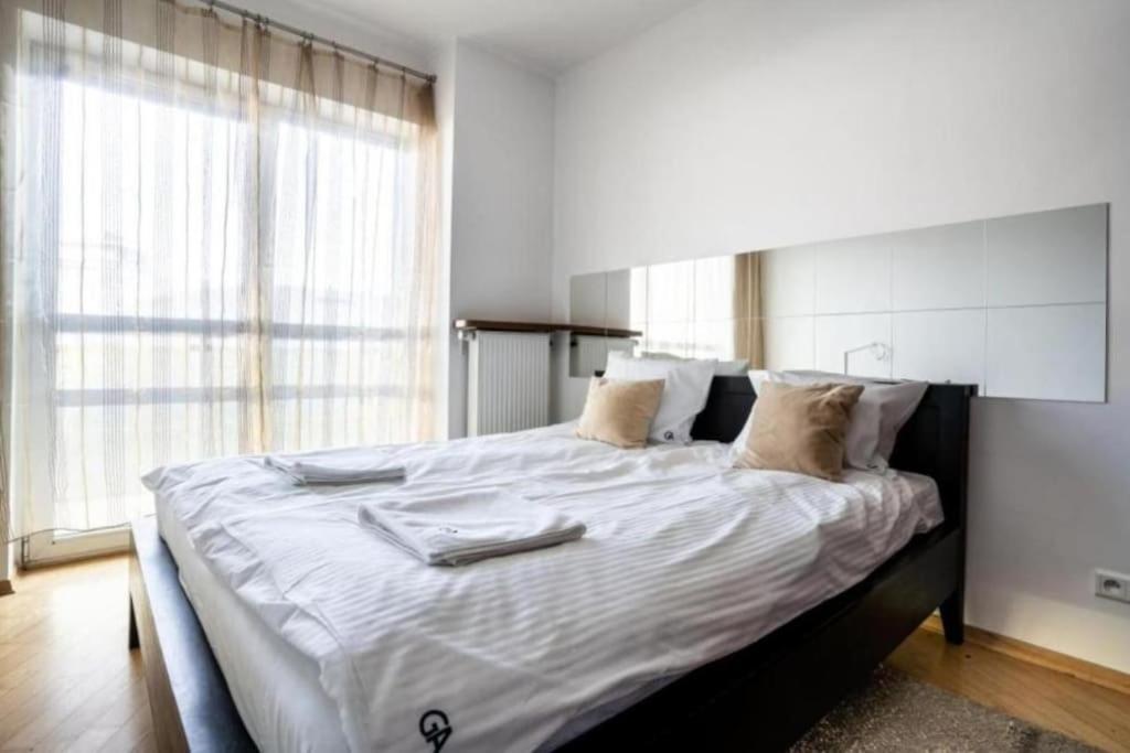 - Great Location - One Bedroom - Platinum Towers Apartament *
